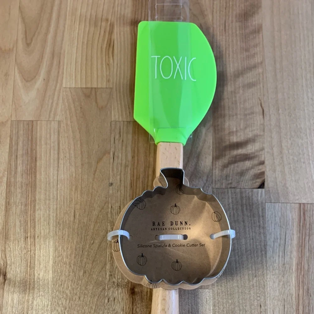 RAE DUNN “TOXIC” LL SPATULA COOKIE CUTTER SET